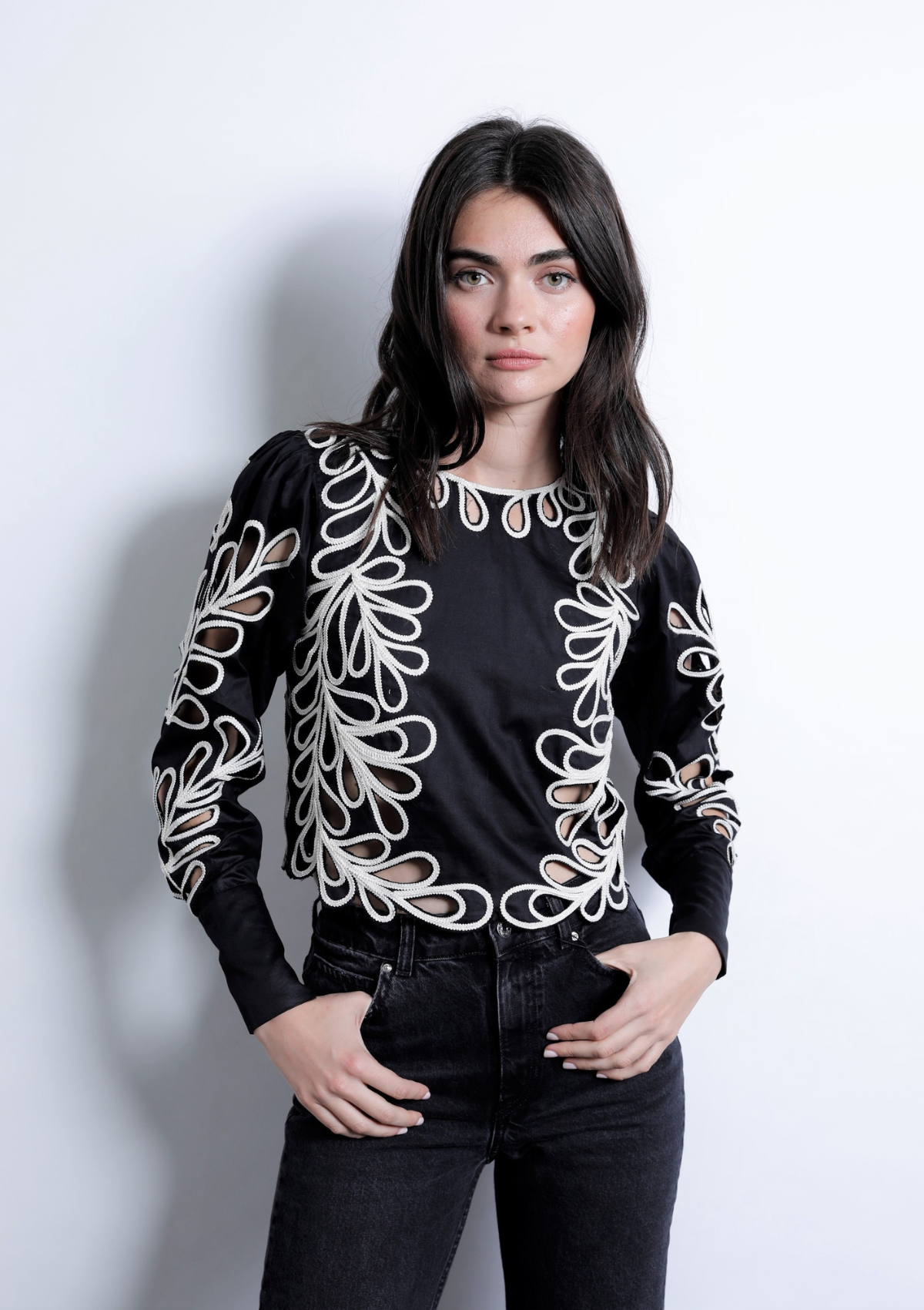 ODETTE EMBROIDERED TOP - BLACK