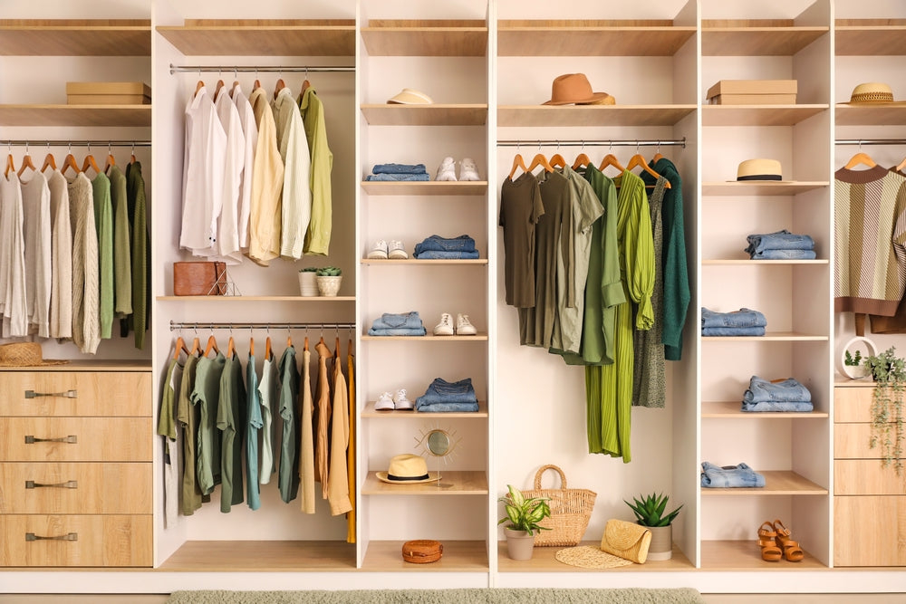 How to Build a Capsule Wardrobe: Examples & Practical Tips